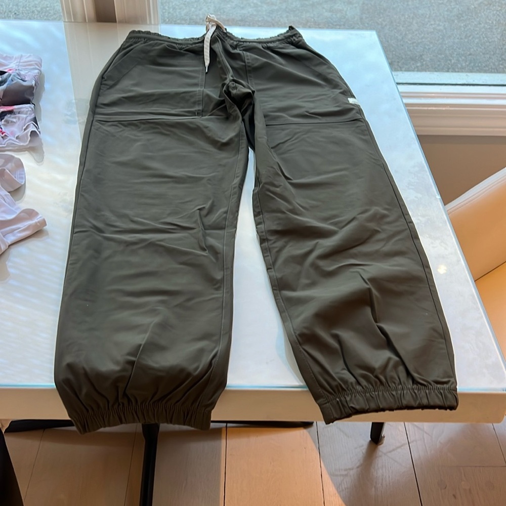 Army green performance  Vuori joggers size S